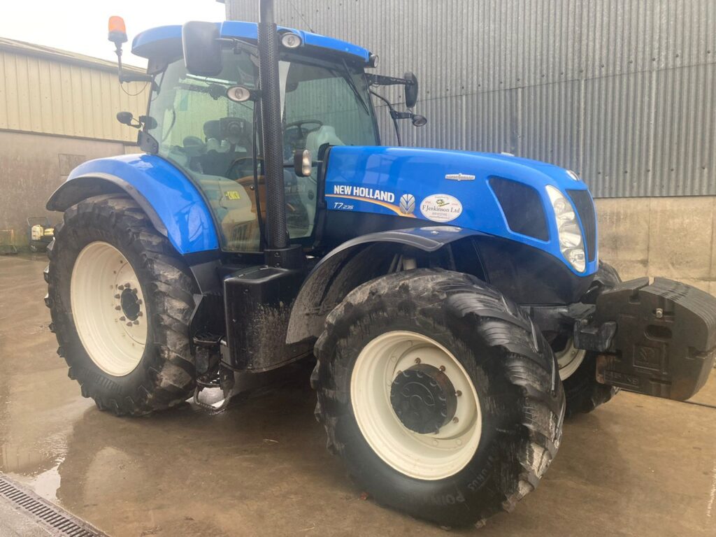 New Holland T7.235
